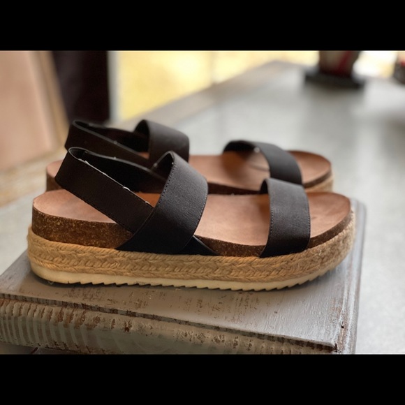 Platform Sandal - Picture 2 of 4